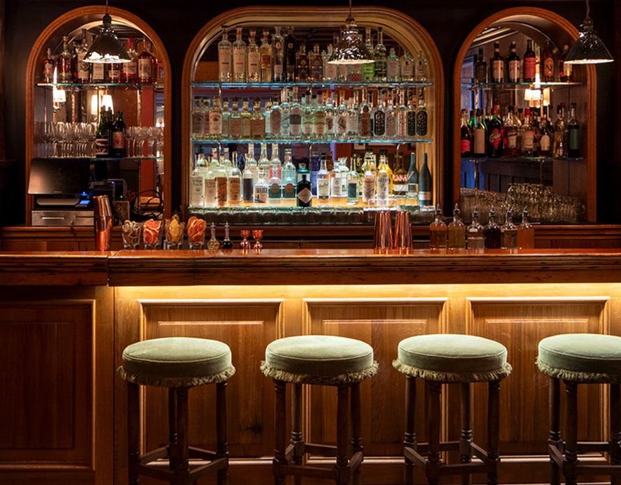 Hotel El Roblar Snug Bar with stools at bar