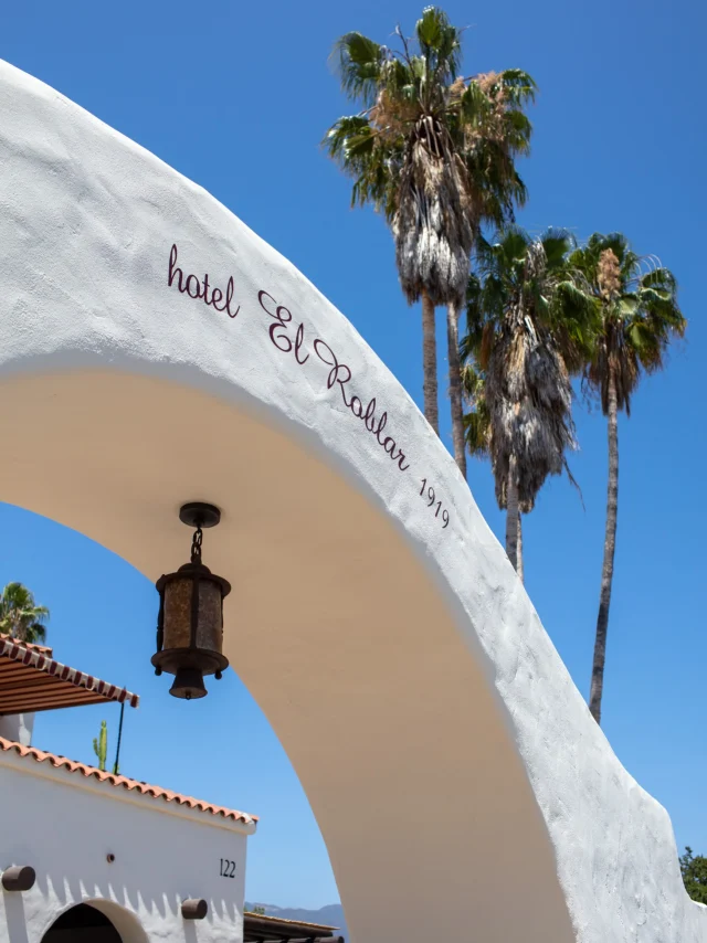 Just beyond the arch, everything awaits you.