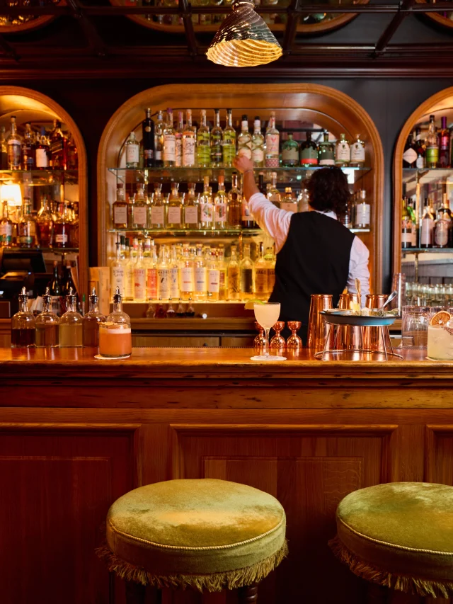 We encourage a leisurely pace in just about everything, including our happy hour(s).
Every Monday-Wednesday from 3pm–6pm at Snug Bar.
$14 Tavern-Style pizza, $10 margaritas, $10 glasses of wine, and $5 beers.